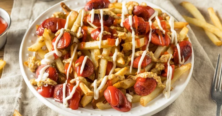 prato de Salchipapas equatoriana