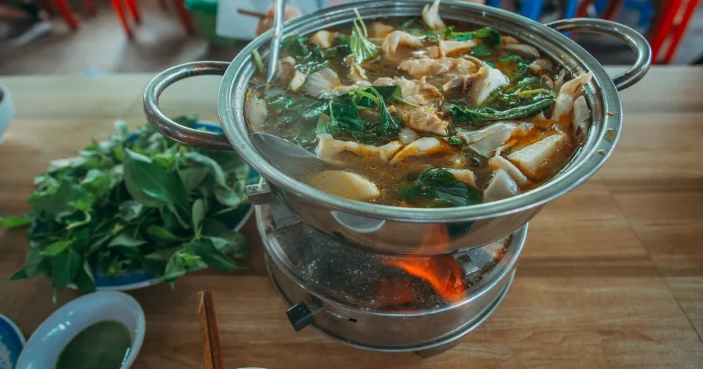 prato de frango com ora-pro-nobis e caldo knor de galinha caipira