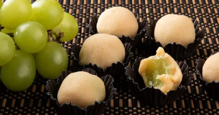 brigadeiro branco com uvas