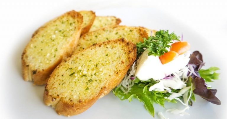 pão de olho feito no Pãozinho de alho no Airfryer
