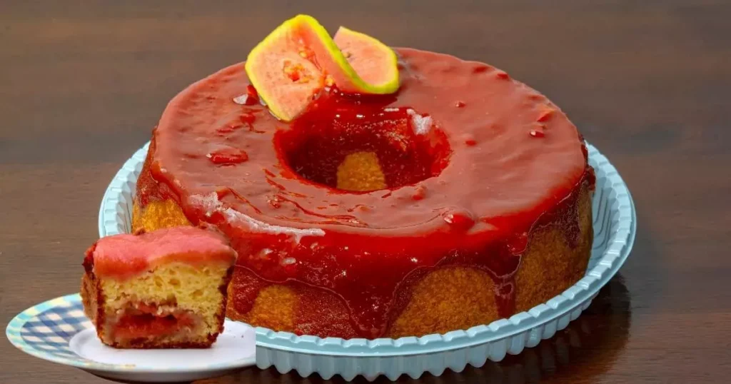 Bolo de fubá com goiabada