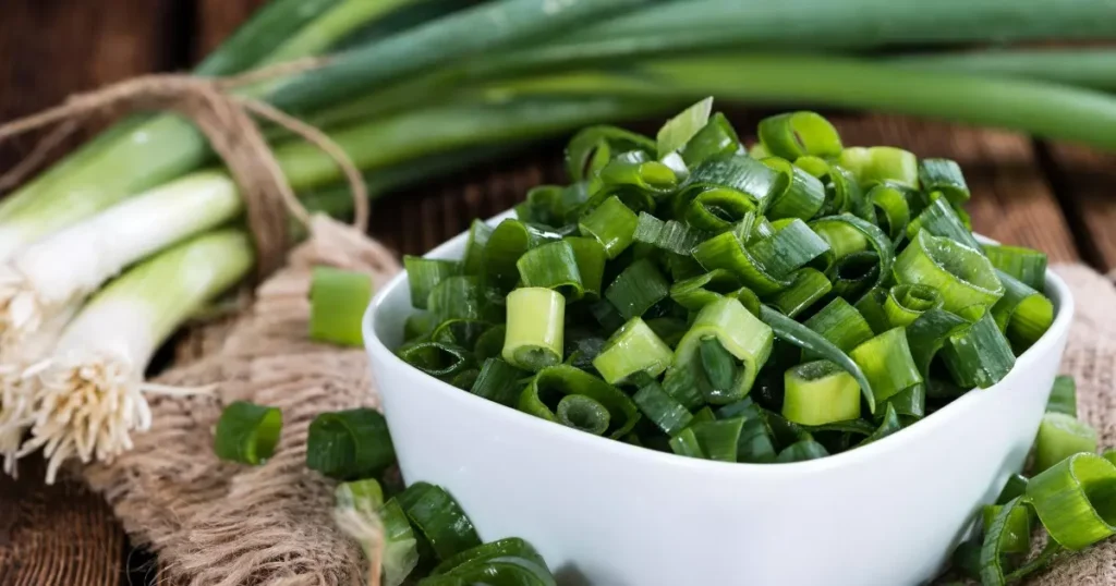 Descubra os Benefícios da Cebolinha: Um Tempero Versátil para Realçar suas Receitas