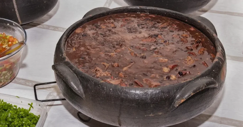 Feijoada Light com Couve Refogada: Tradição sem Exageros