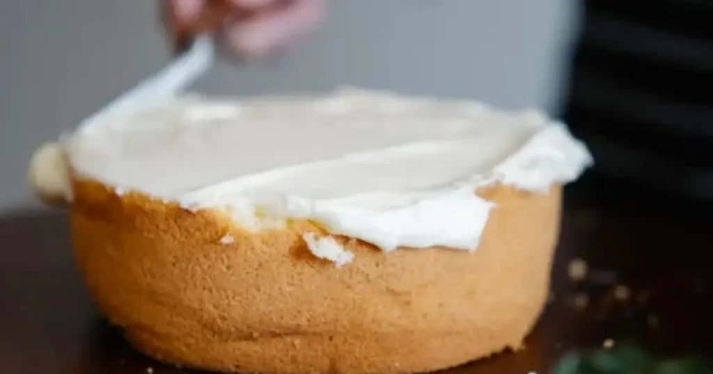 Bolo de Trigo com Cobertura de Chantilly: Receita Fácil e Elegante