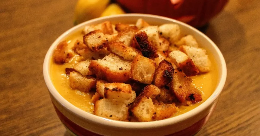 Caldo de abóbora com bacon: o toque defumado que transforma simples em sublime