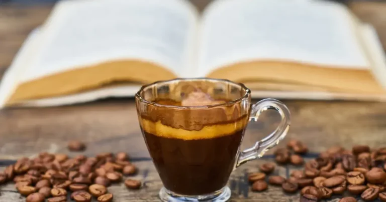 café coado de acordo com a física
