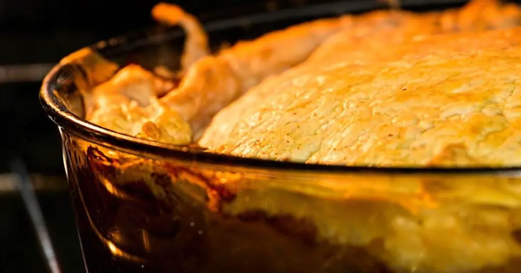 Escondidinho de carne com purê de mandioca para o almoço do Dia das Mães