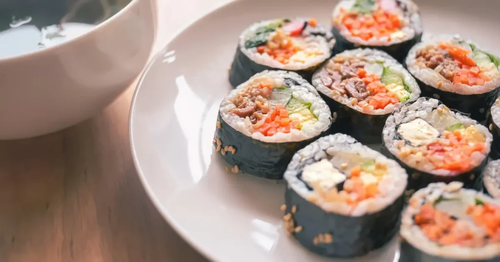 Kimbap coreano: enrolado perfeito para lanches e piqueniques