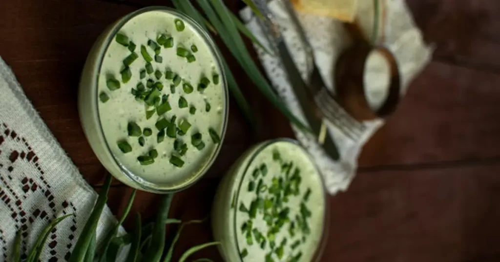 Molho verde cremoso: um delicioso acompanhamento para carnes, principalmente churrasco