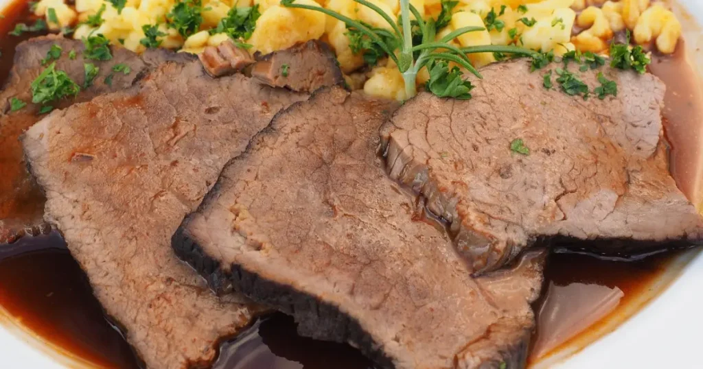 Sauerbraten Tradicional Alemão: O Segredo do Marinado Que Amacia Até Carnes Rígidas