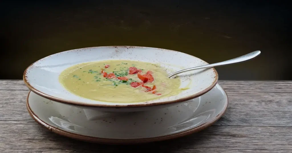 Sopa de milho verde que fica cremosa e irresistível