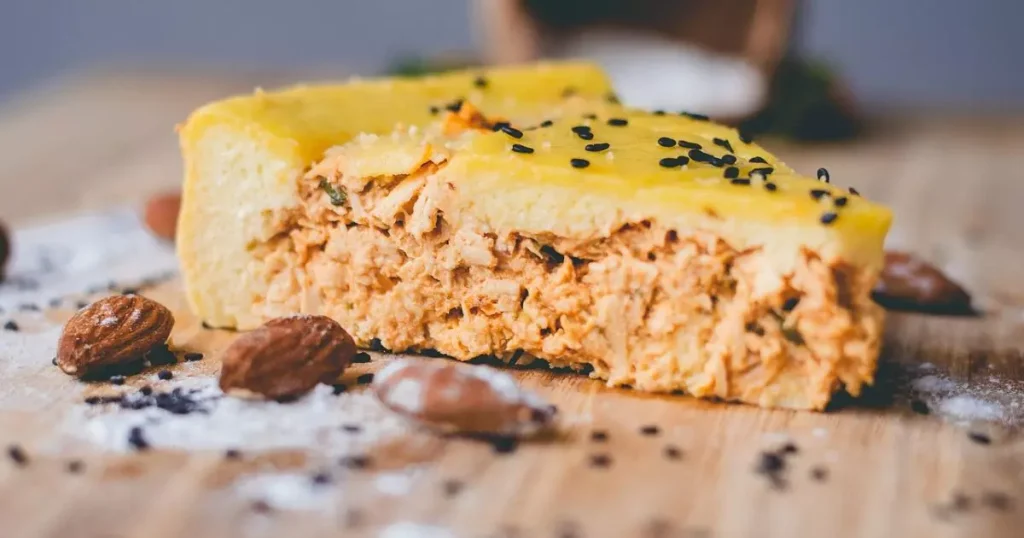 Sem glúten: torta cremosa de frango saudável e cheia de proteínas vai para seu cardápio do dia