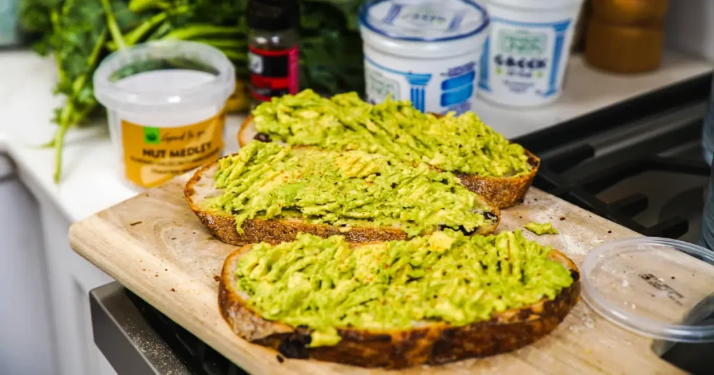 Experimente fazer esse delicioso Dip de Abacate para Torradas