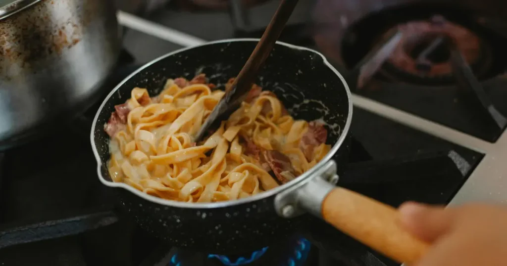 macarrão tagliatelle à bolonhesa