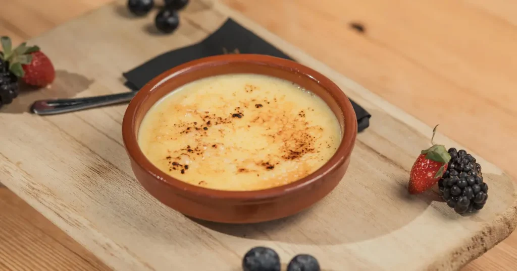Mingau Doce de farinha de Trigo cremoso: sobremesa rápida e fácil
