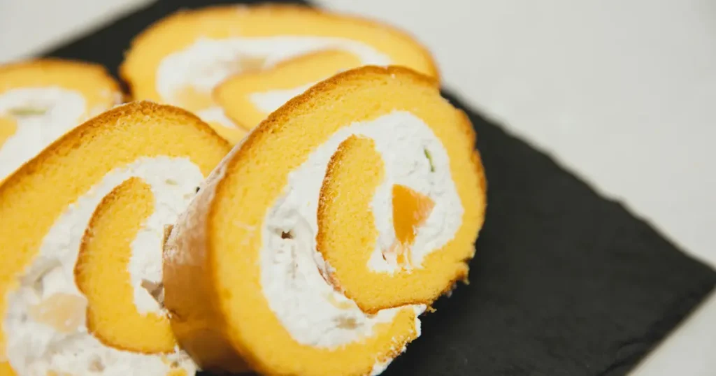 Rolo Suíço de Maracujá com Recheio de Creme de Limão
