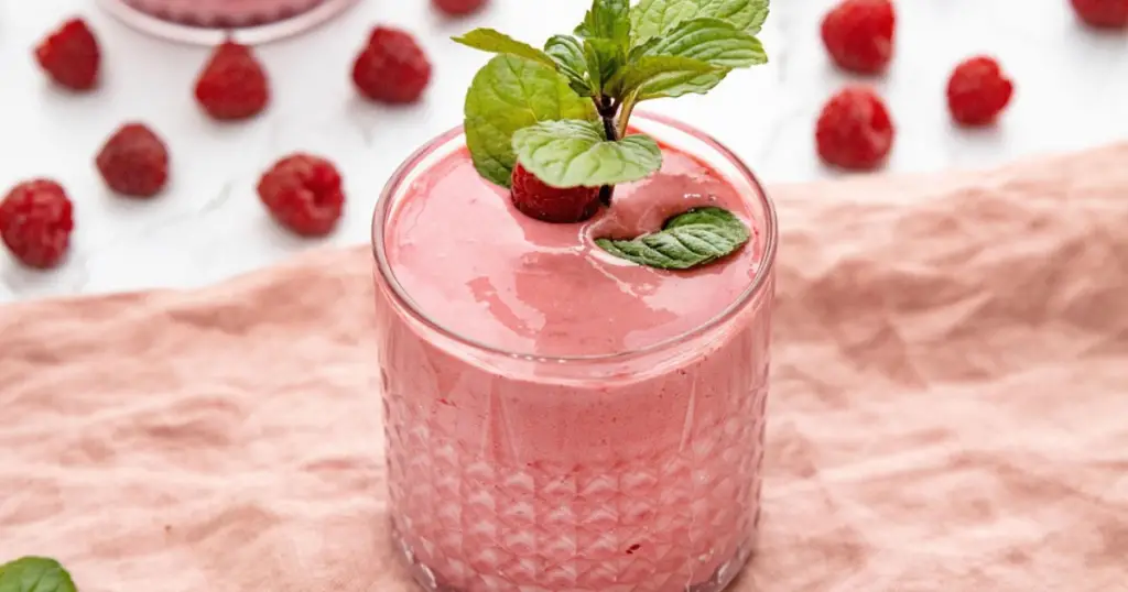 Smoothie de Framboesa com Hortelã: Refrescante, Cremoso e Nutritivo