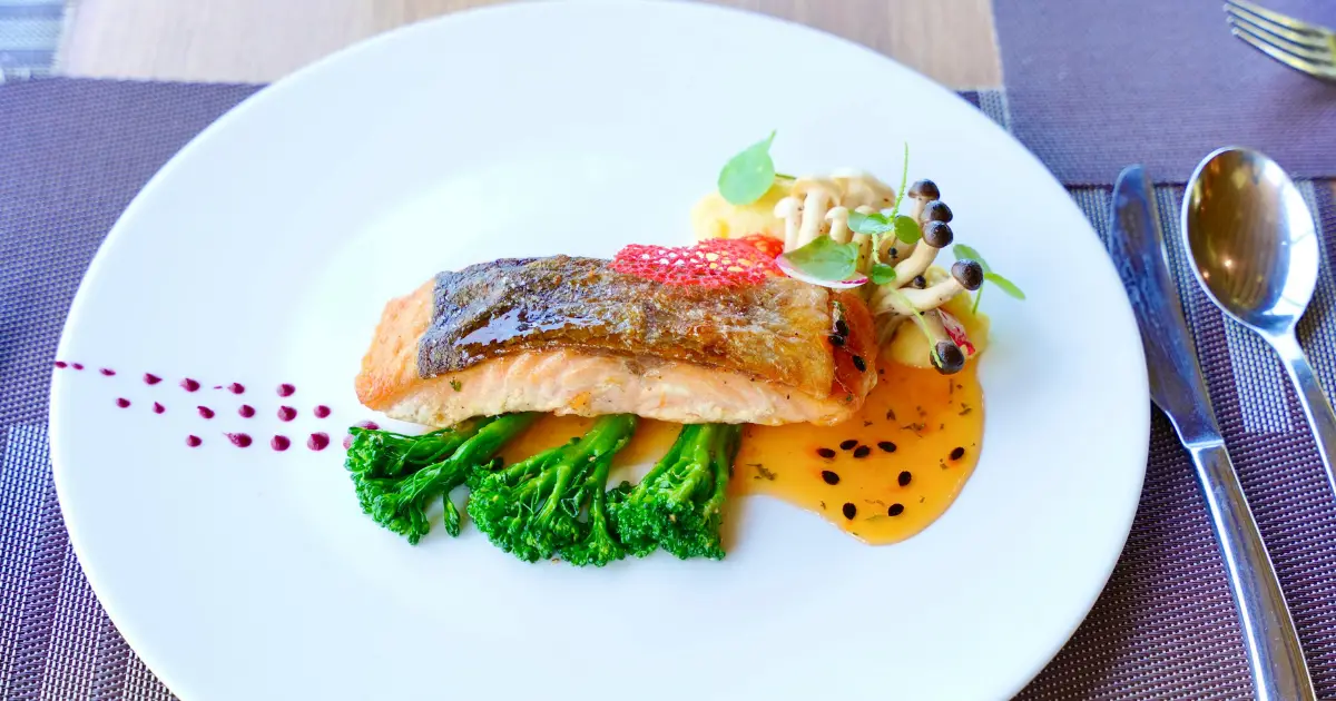 Salmão Grelhado com brócolis no vapor fit
