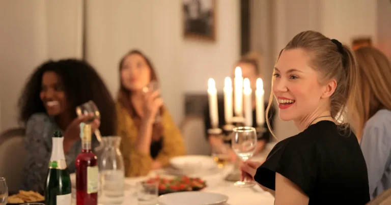 Ceia de Natal elegante precisa de exagero? Entenda quando equilíbrio chama mais atenção do que mesa farta